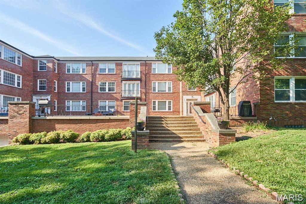 Clayton, MO 63105,7517 Oxford DR #3B