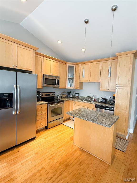 Clayton, MO 63105,7517 Oxford DR #3B