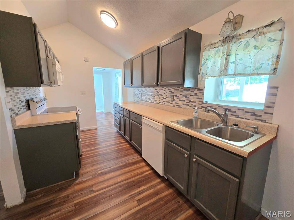 Bethalto, IL 62010,411 Williams ST