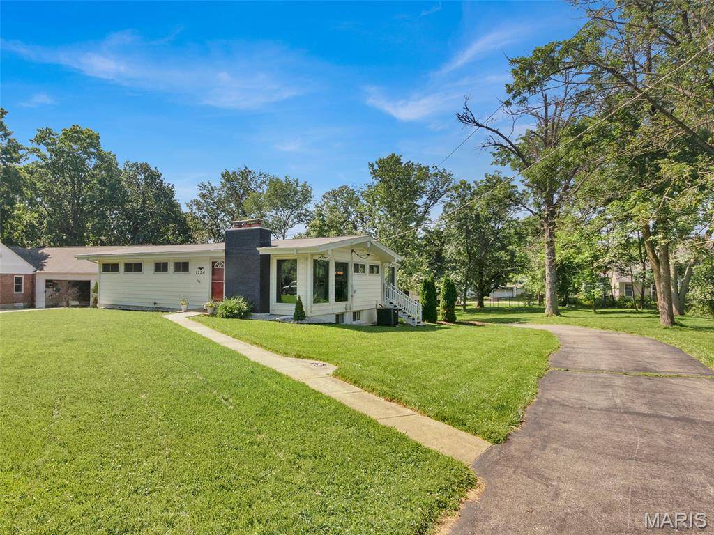 Ellisville, MO 63011,1224 Marsh AVE