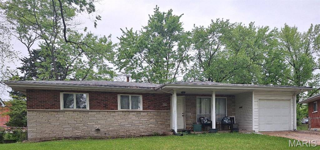 Florissant, MO 63031,425 Gerald AVE