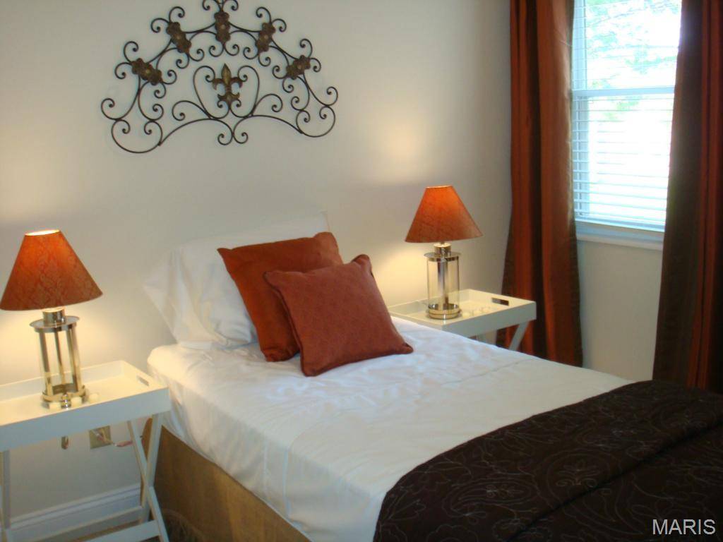Lakeshire, MO 63123,10073 Squire Meadows #B