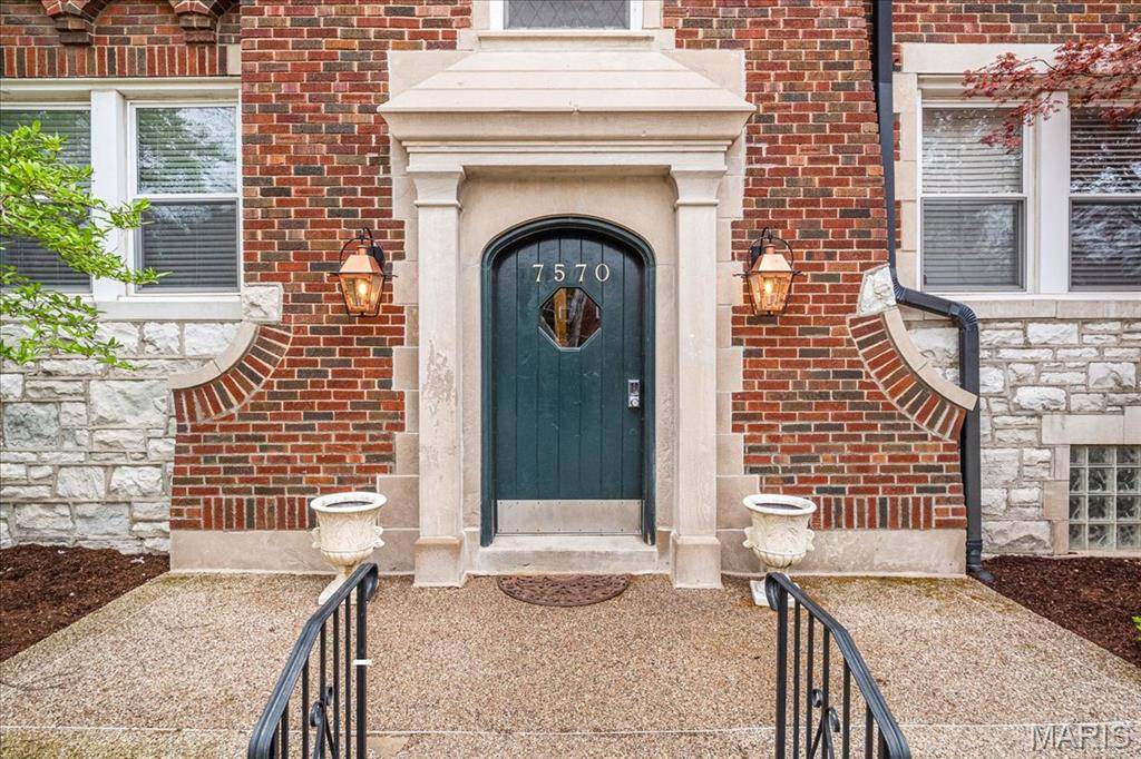 St Louis, MO 63105,7570 Byron PL #3W