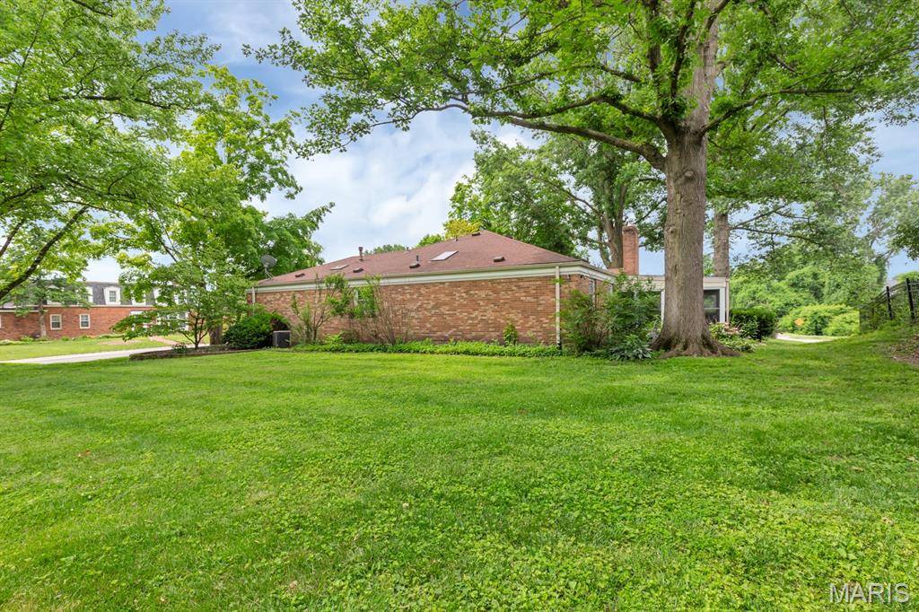 St Charles, MO 63303,10 Rio Vista DR