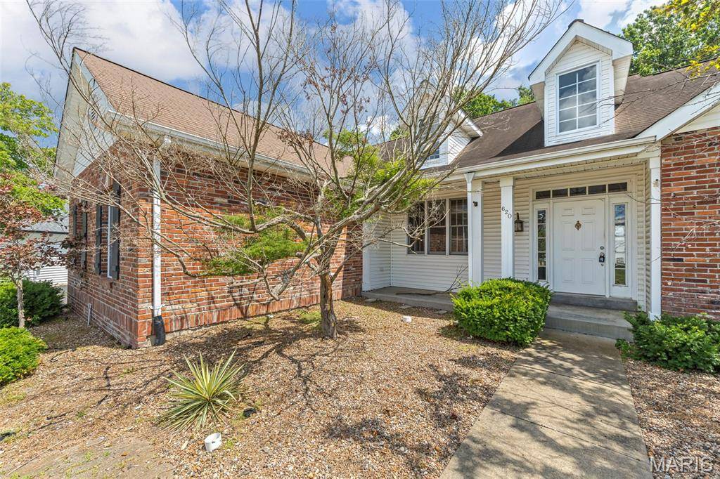 St Louis, MO 63025,620 Thorntree LN