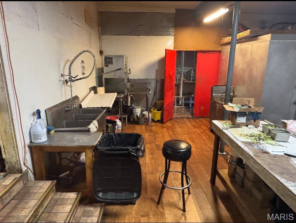 Staunton, IL 62088,423 W Henry ST
