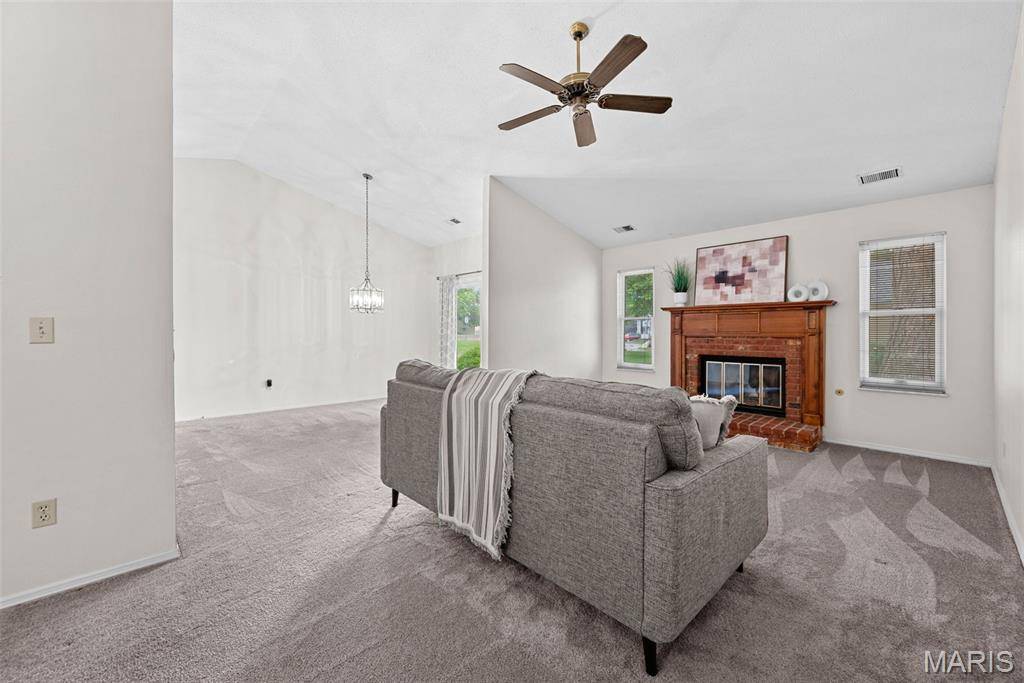 St Peters, MO 63376,334 Devonshire CT #A