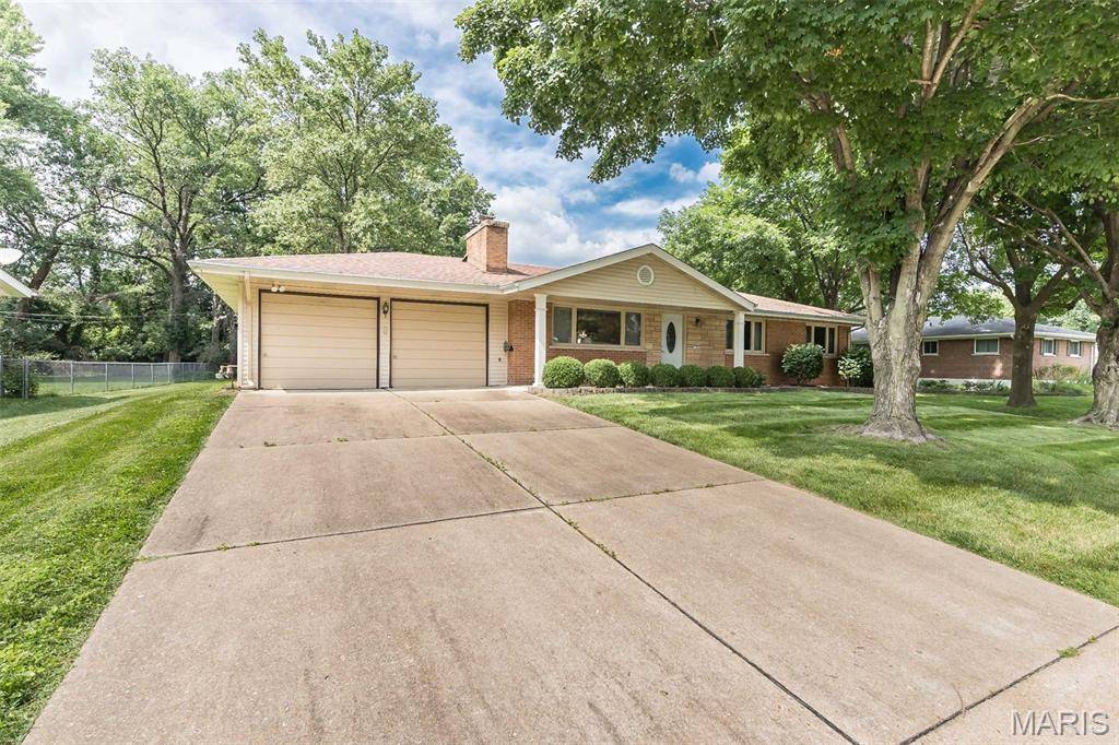Ballwin, MO 63011,737 Smith DR