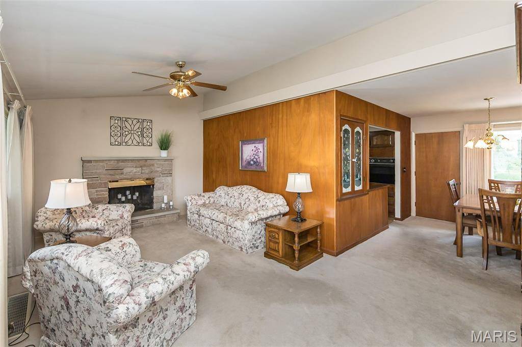Ballwin, MO 63011,737 Smith DR
