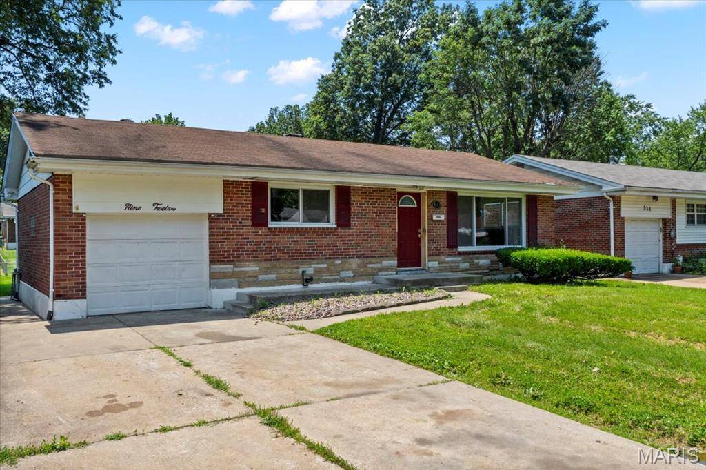 St Louis, MO 63137,912 Lebon DR