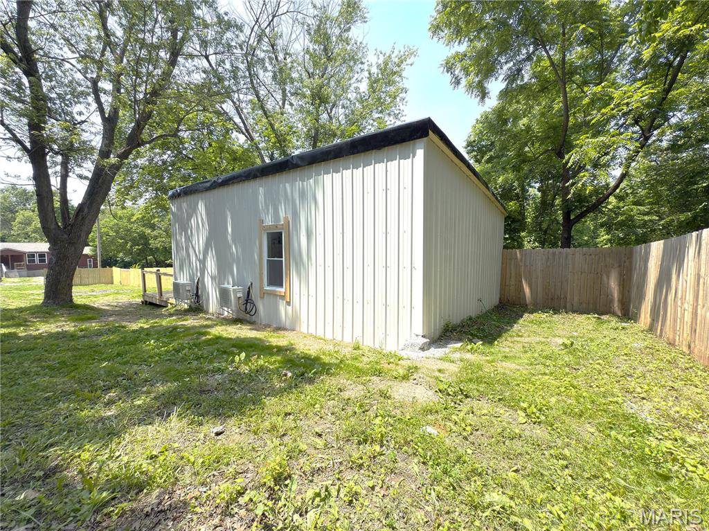 Crocker, MO 65452,109 Preston ST