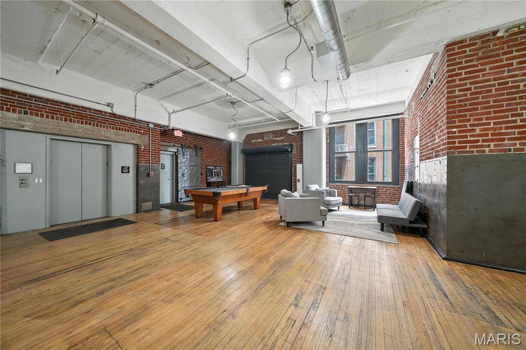 St Louis, MO 63101,1010 Saint Charles Street #402