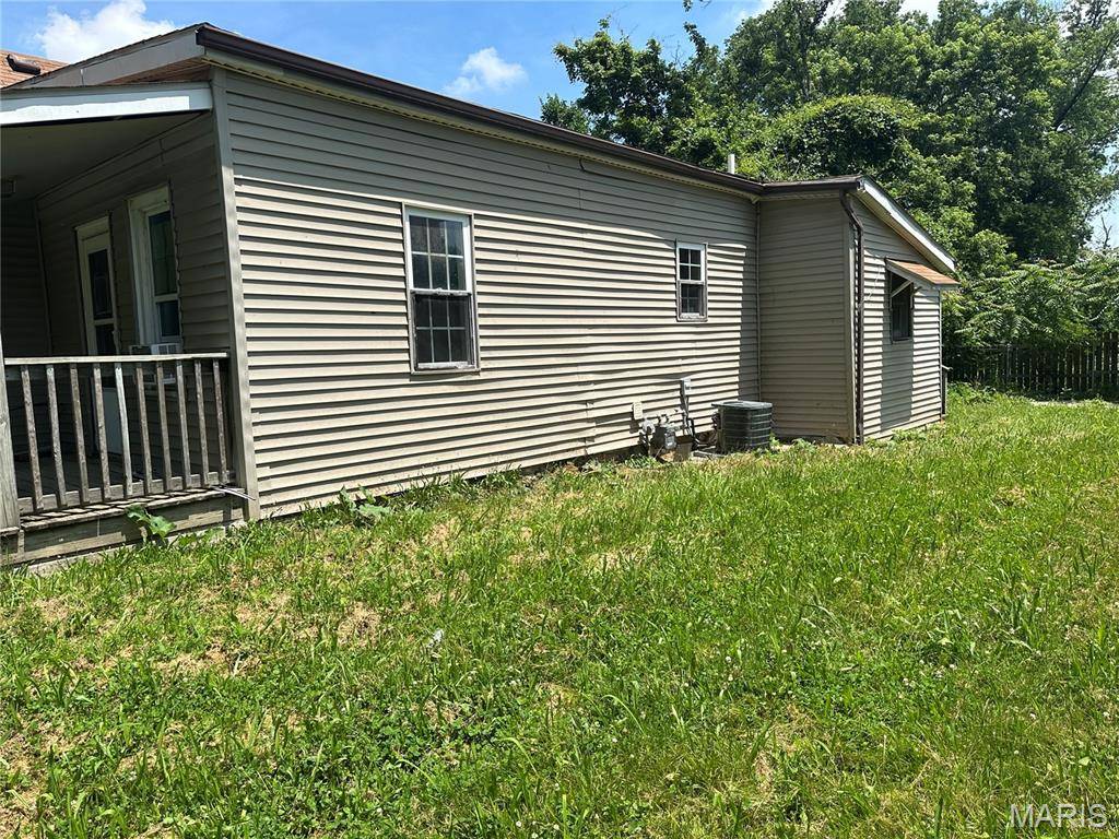 Alton, IL 62002,1409 Monroe ST