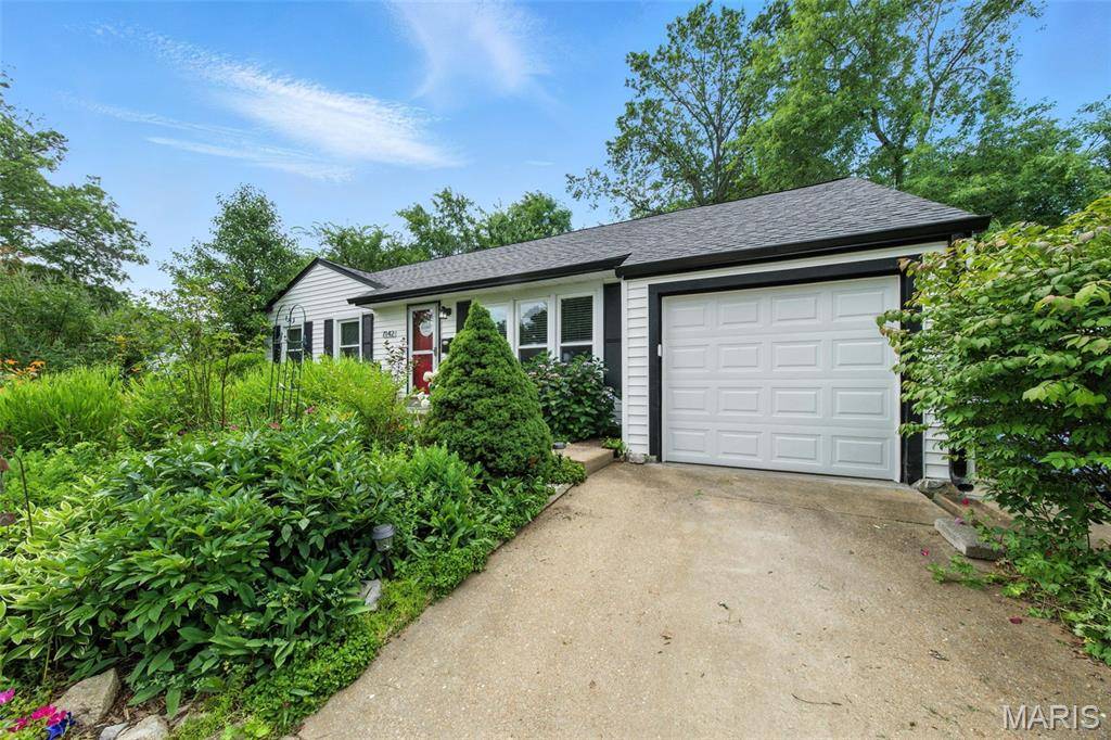 Unincorporated, MO 63123,7142 Circleview DR