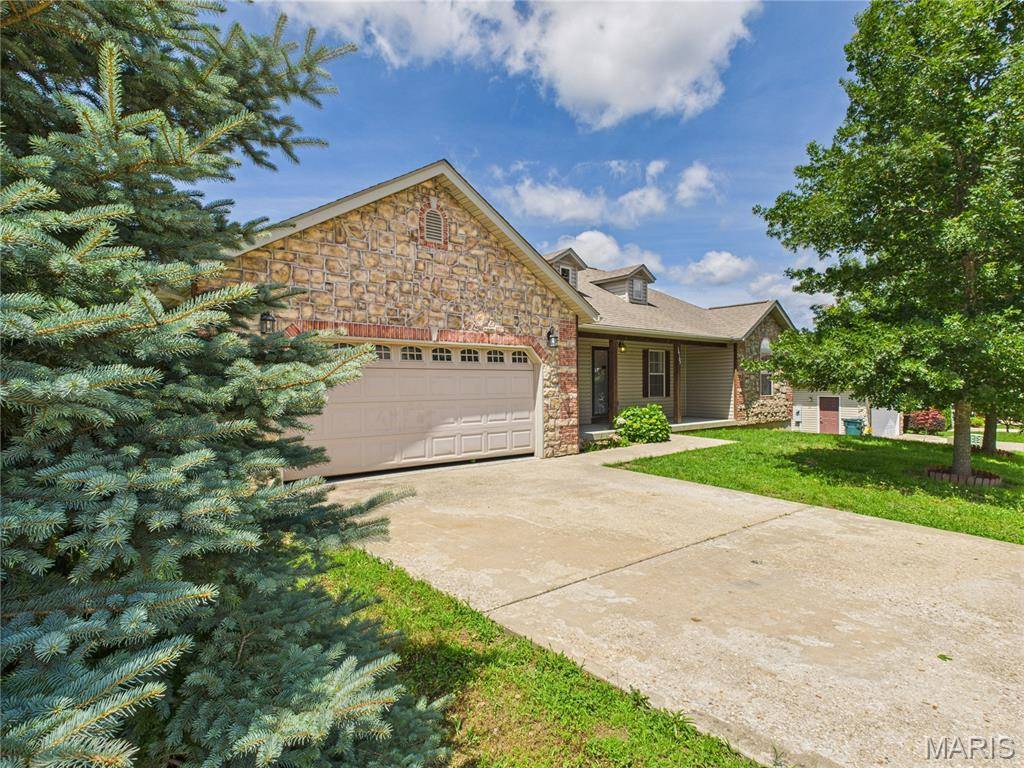 St Robert, MO 65584,16107 Hummingbird LN