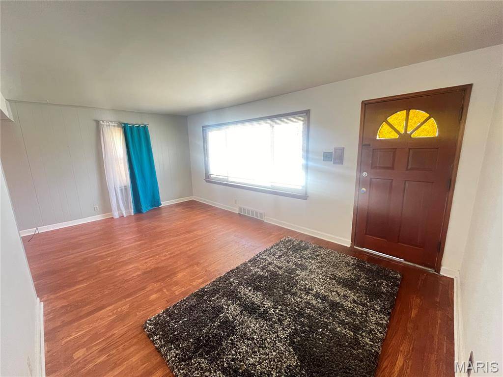 Bellefontaine Nghbrs, MO 63137,9245 Edna ST