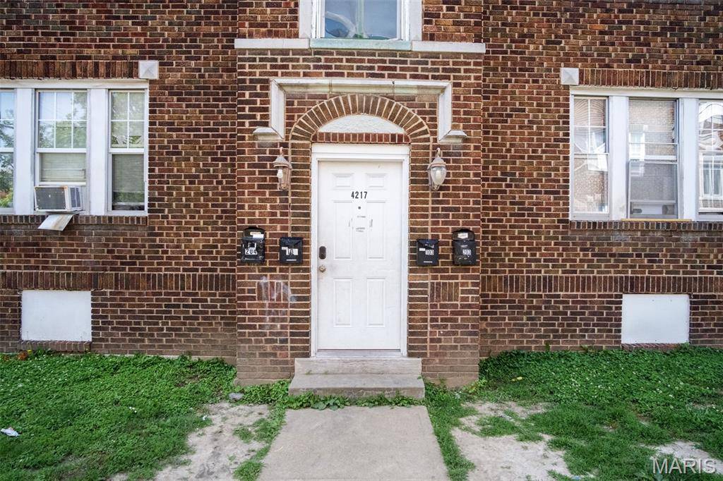 St Louis, MO 63116,4215 Neosho ST