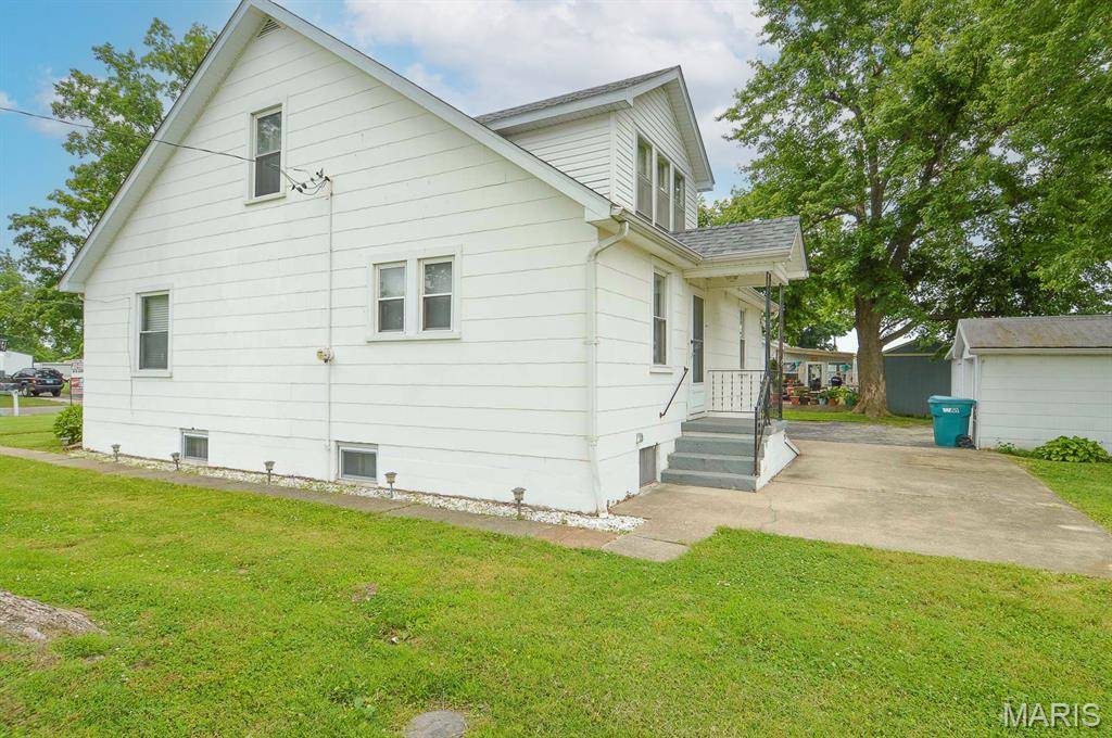 Smithton, IL 62285,307 S Street