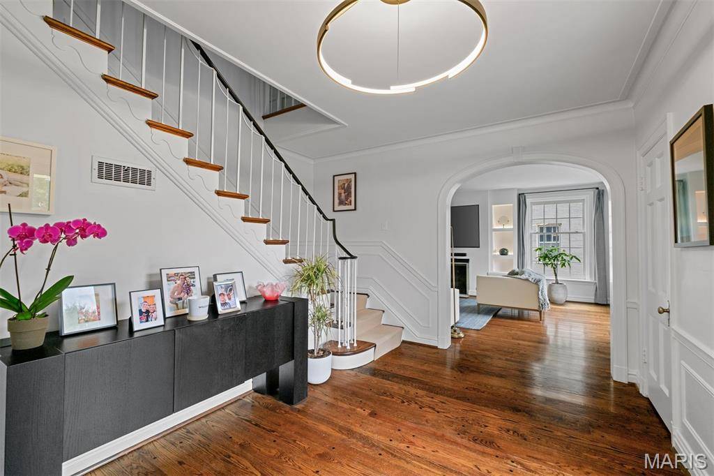 Clayton, MO 63105,20 Ridgemoor DR