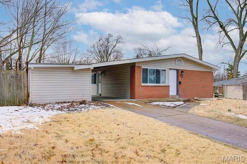 Florissant, MO 63033,675 Pimlico DR