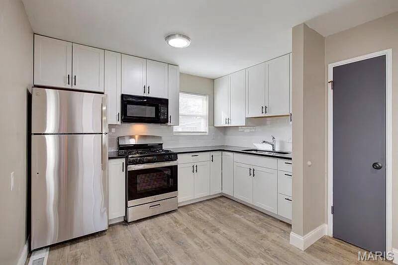Florissant, MO 63033,675 Pimlico DR