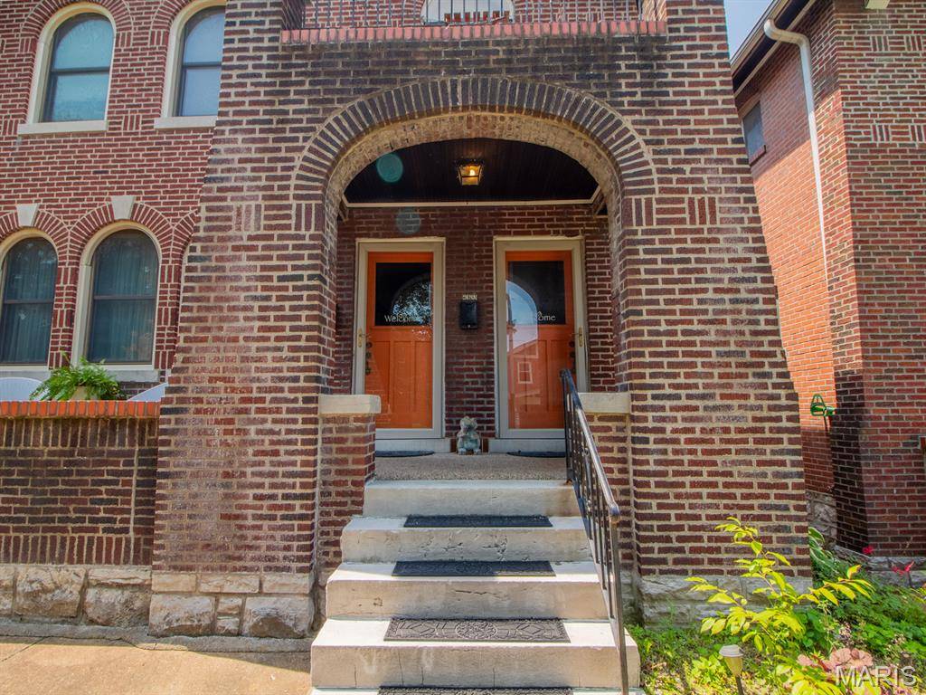 St Louis, MO 63116,3676 Dover PL