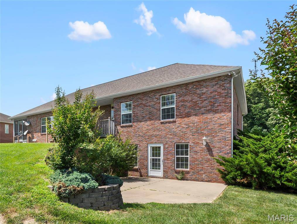 Cape Girardeau, MO 63701,2121 Silver Campine LN