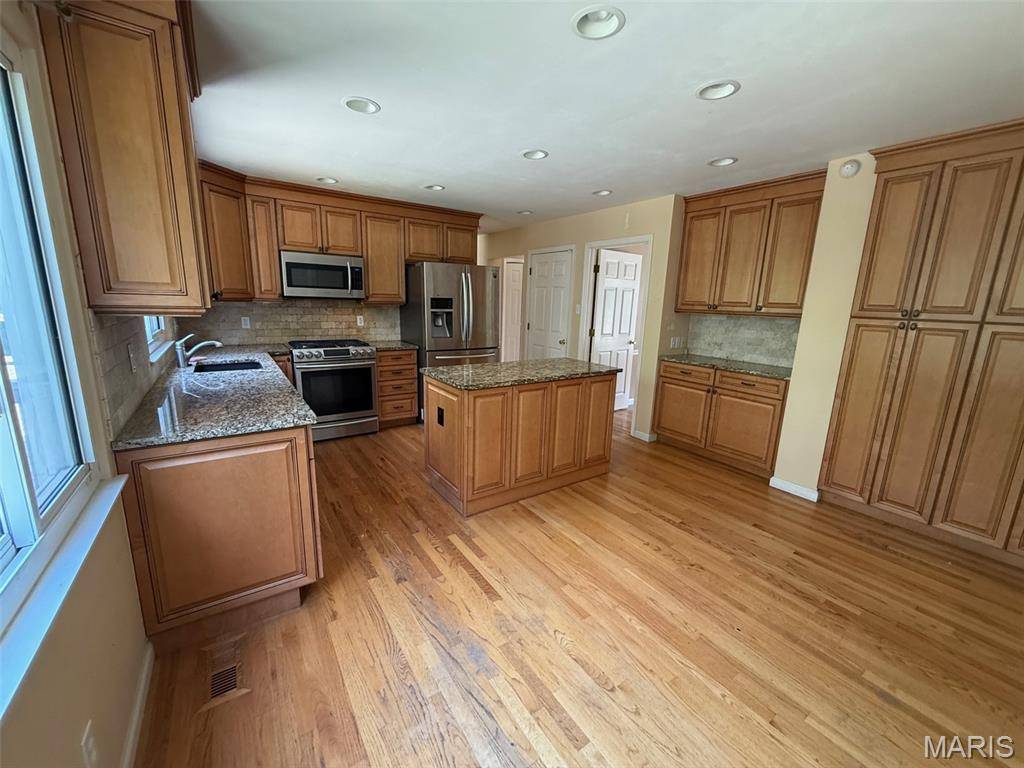 Chesterfield, MO 63017,15605 Highcroft DR