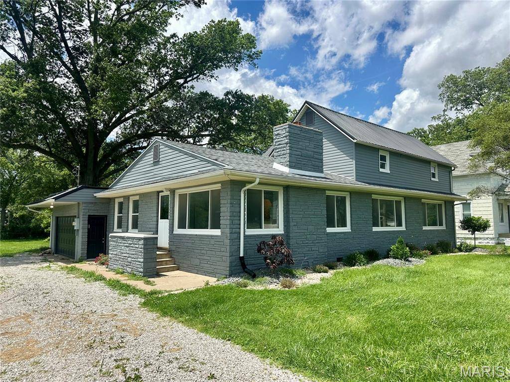 Hoyleton, IL 62803,165 S Park ST