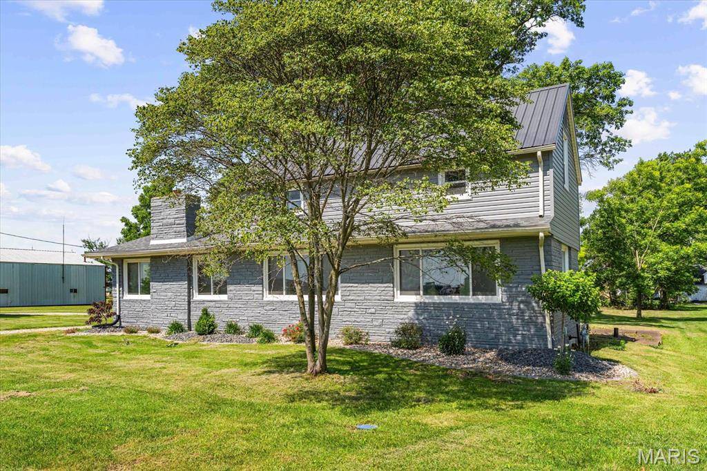 Hoyleton, IL 62803,165 S Park ST