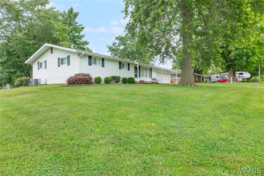 Bethalto, IL 62010,457 Maple DR
