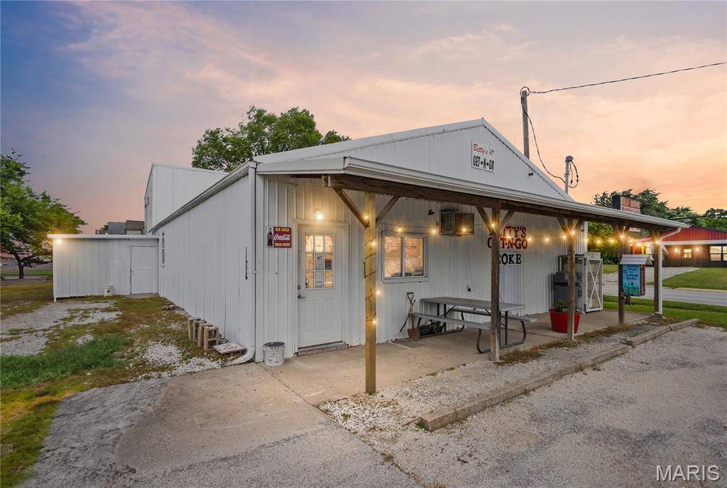 Fieldon, IL 62031,100 W Locust ST