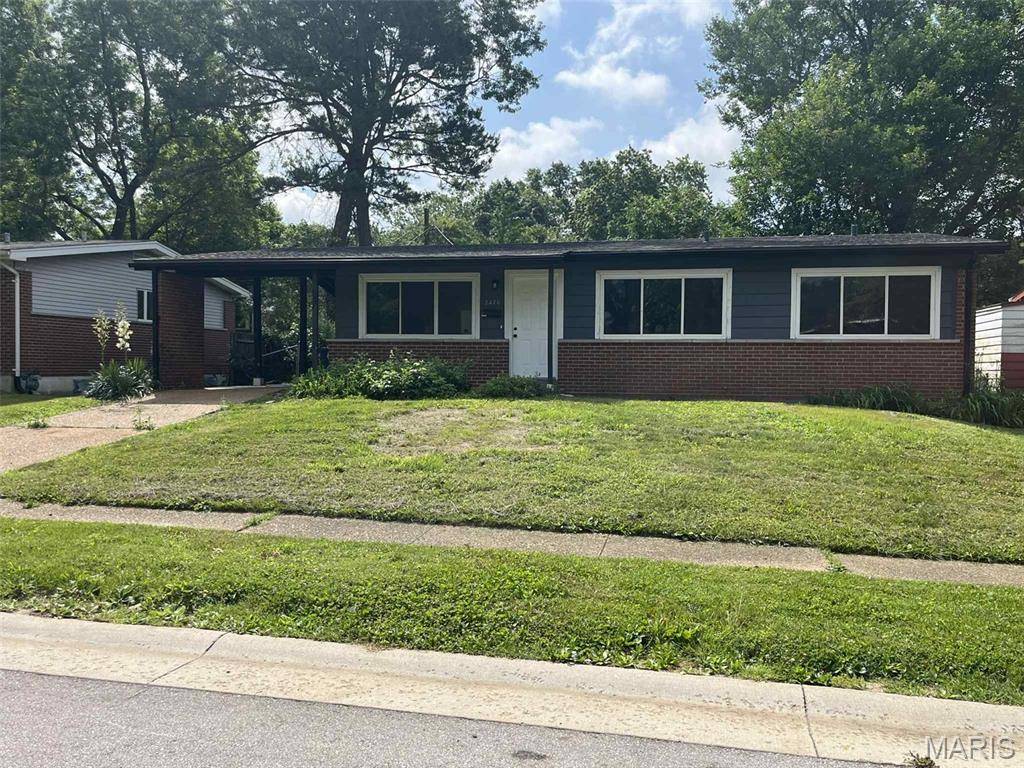 Florissant, MO 63033,2420 Churchill Downs DR