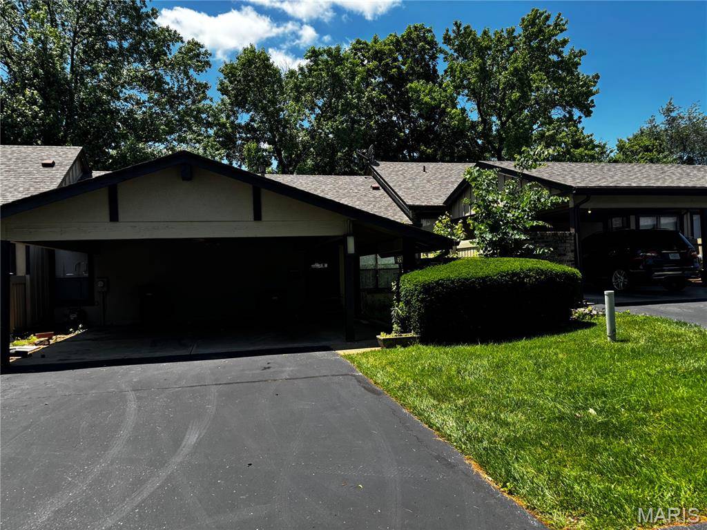 St Louis, MO 63136,11021 Thousand Oaks DR