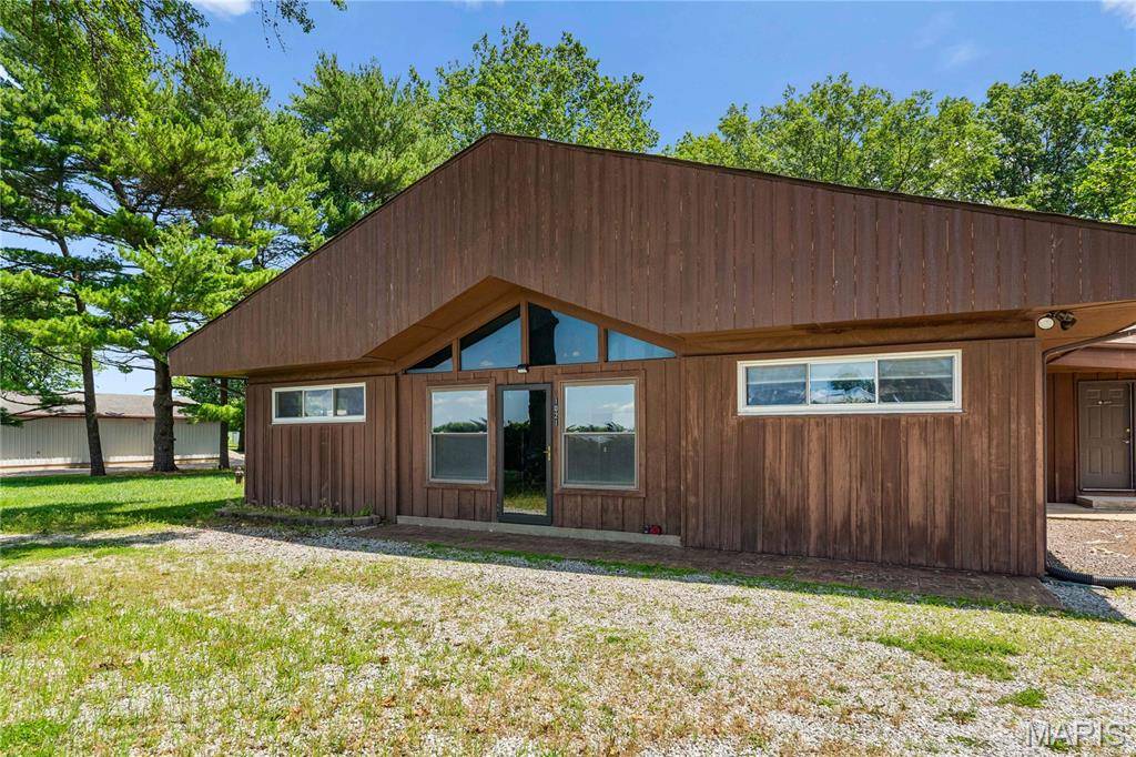 Trenton, IL 62293,1021 Otter RD