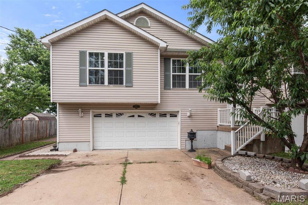 St Louis, MO 63125,605 De Merville AVE