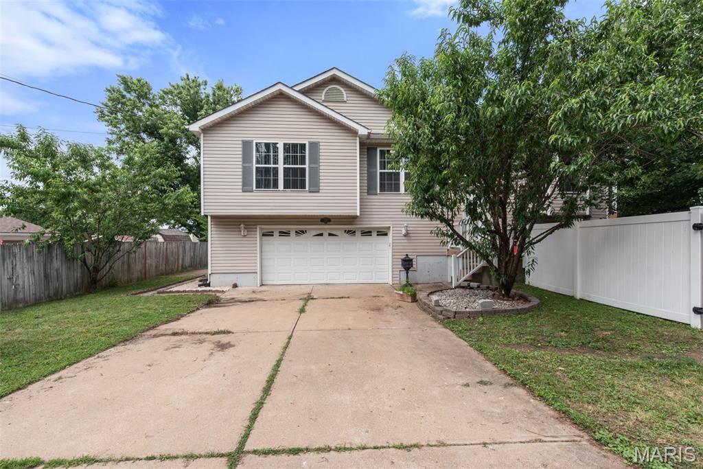 St Louis, MO 63125,605 De Merville AVE
