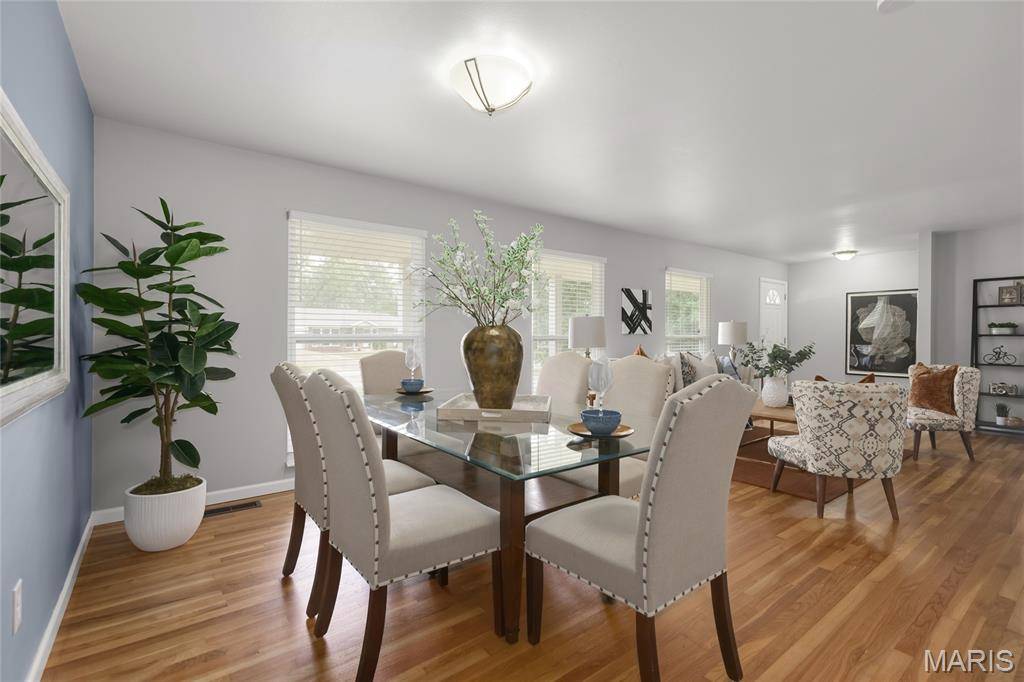 Creve Coeur, MO 63141,12910 Chaumont CT