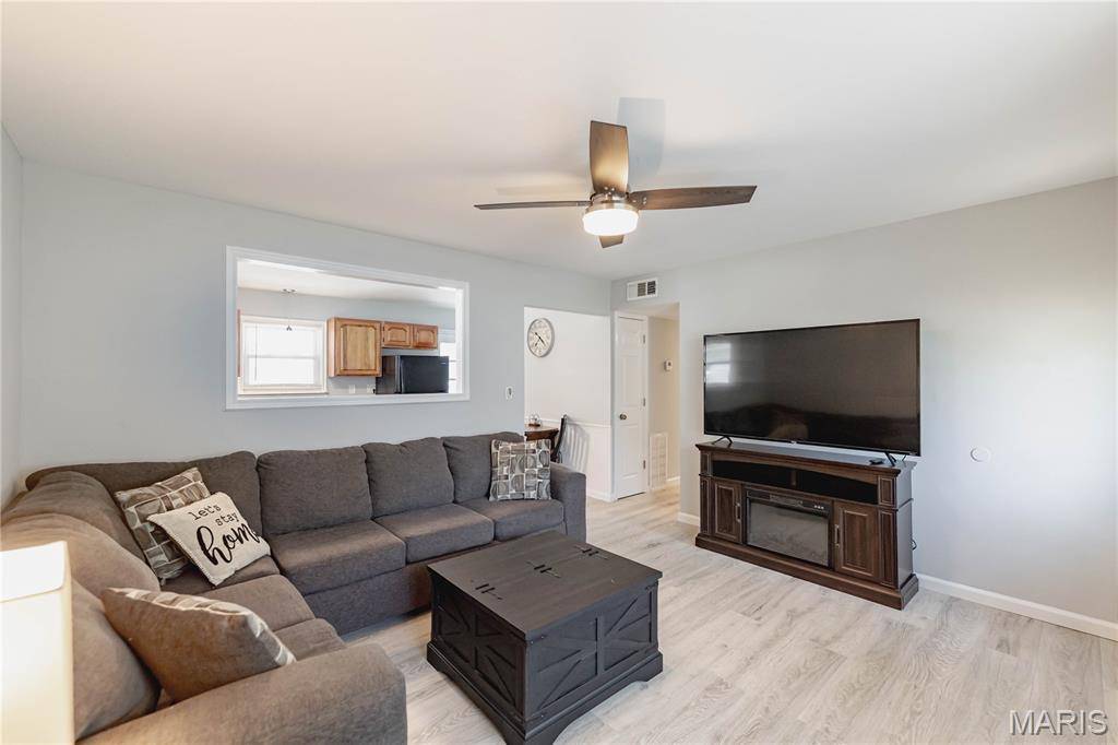 Eureka, MO 63025,211 Weber DR