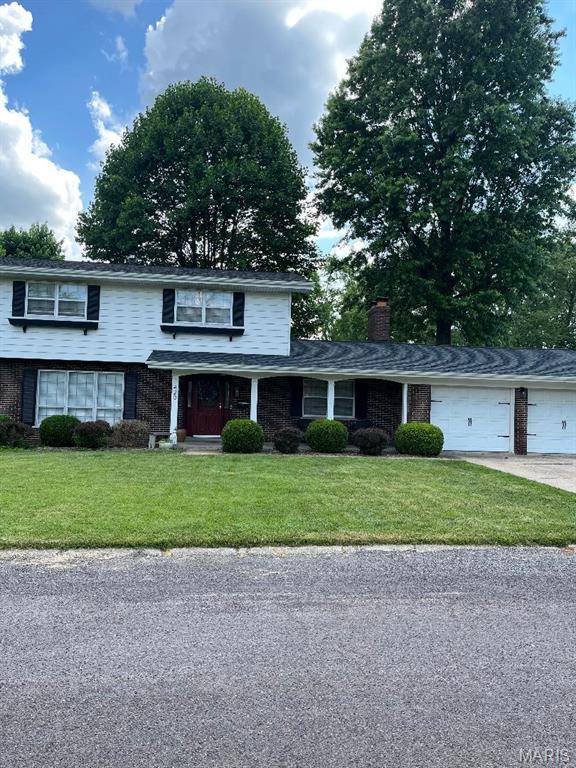 Belleville, IL 62223,420 Rosewood CT