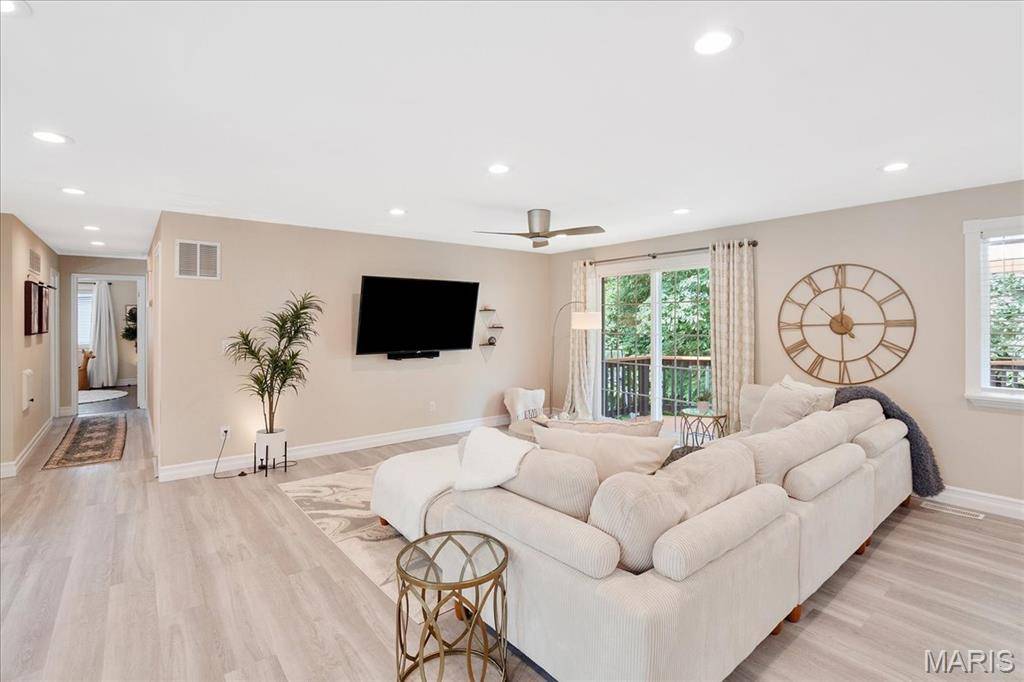 Ballwin, MO 63011,447 Maymont DR