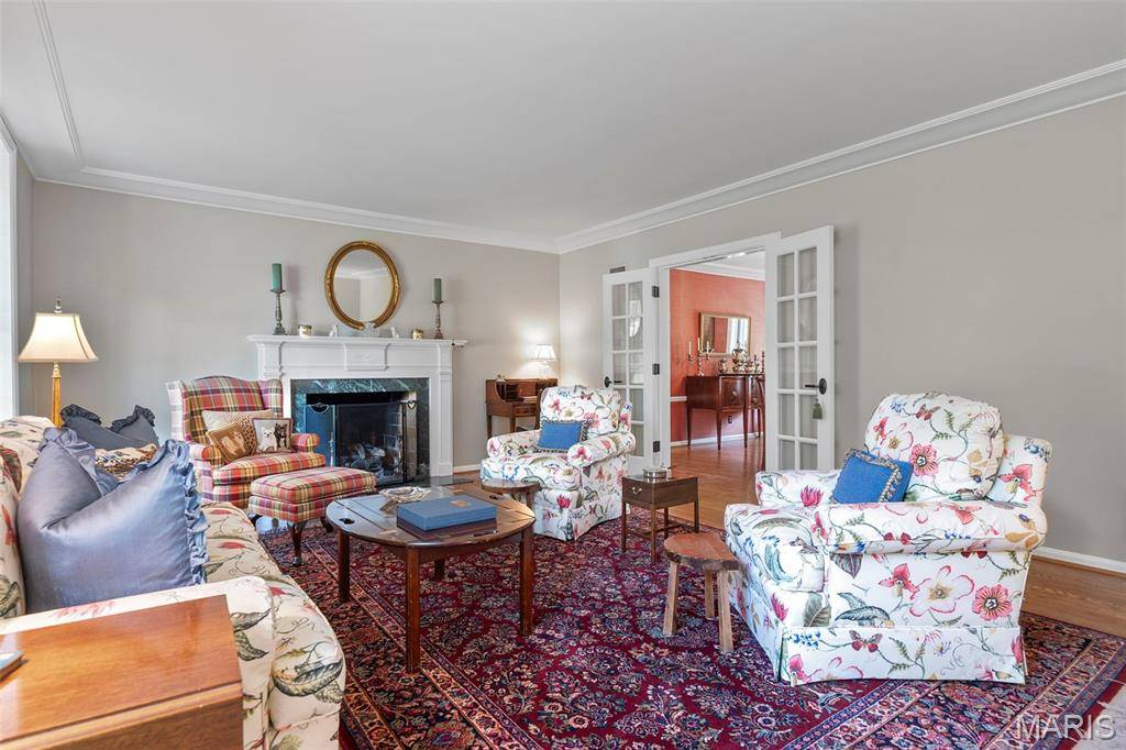 Ladue, MO 63124,4 Briarcliff