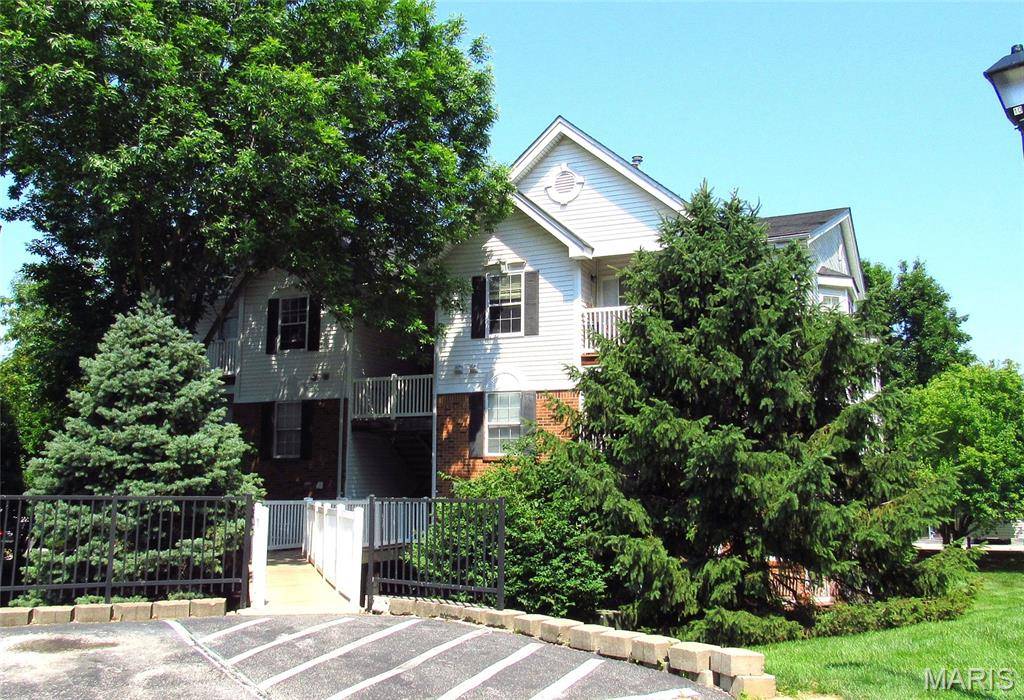 St Peters, MO 63376,450 Benton DR #J