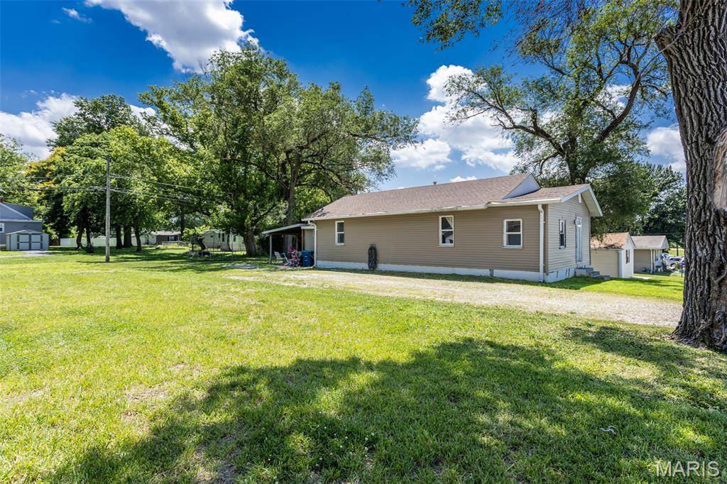 South Roxana, IL 62087,206 Velma AVE