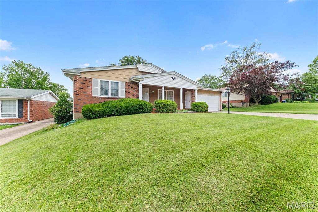 Florissant, MO 63033,670 Gateswood DR
