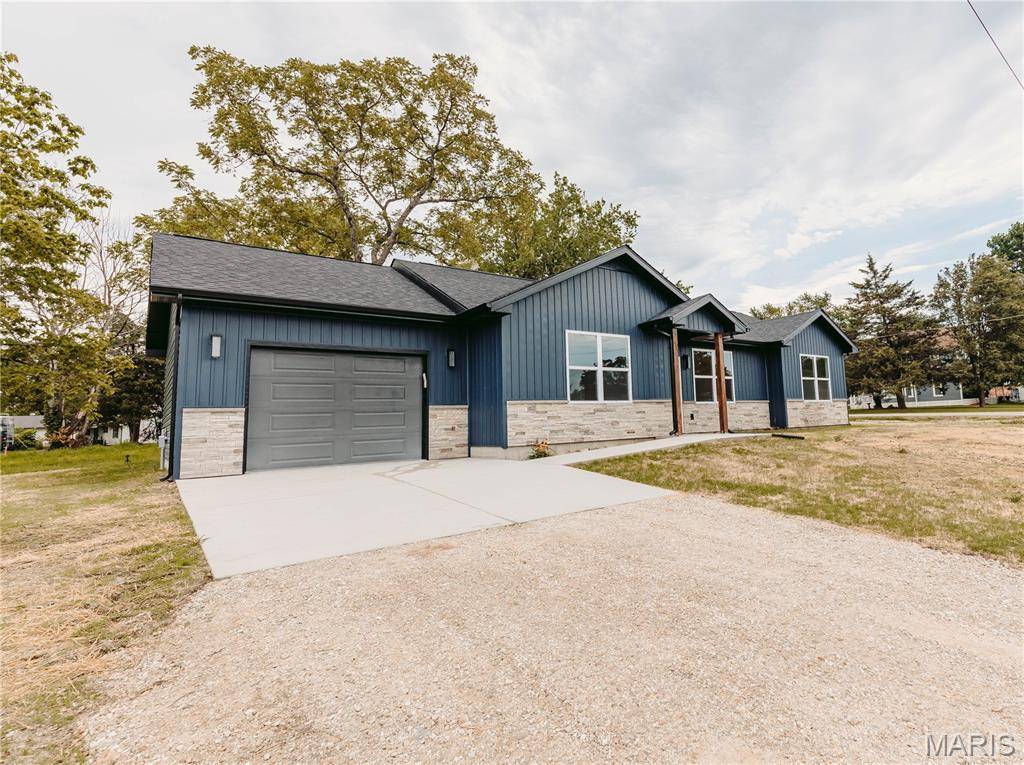 Dixon, MO 65459,119 S Oak ST