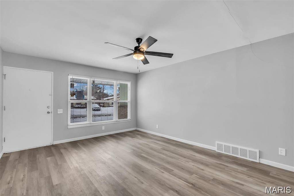 St Louis, MO 63136,10618 Landseer DR