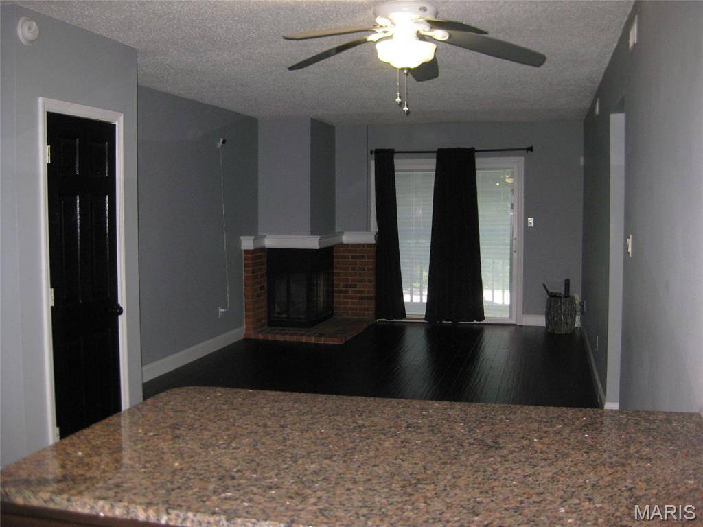 St Louis, MO 63129,7035 Green Tee CT #B