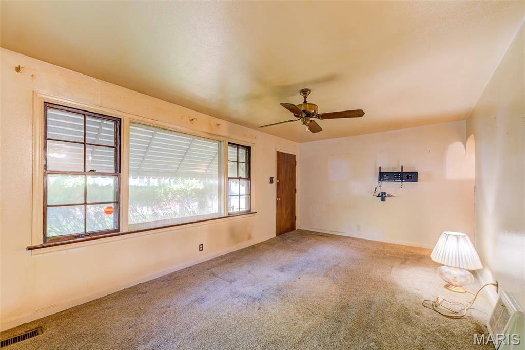 Berkeley, MO 63134,8232 Davenport DR