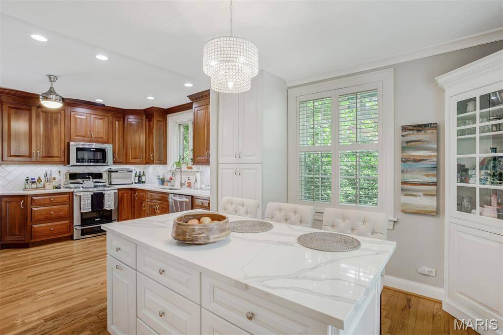 Clayton, MO 63105,7431 York DR